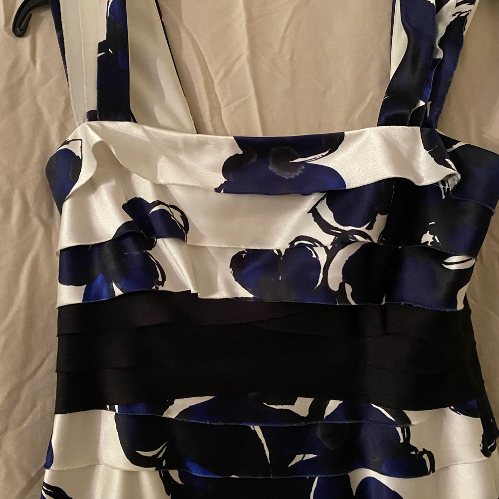 Pretty Dress - Picture 2 of 4